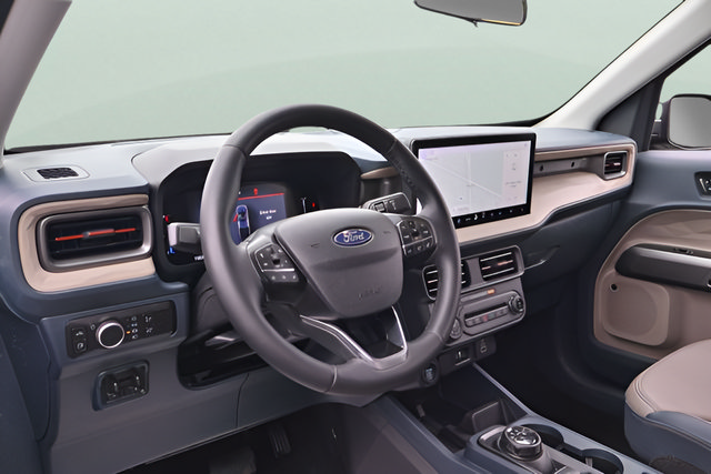 Used 2025 Ford Maverick Lariat w/ 4K Tow Package AWD/4WD image 14