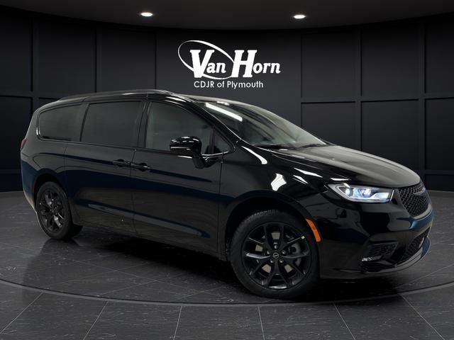 New 2026 Chrysler Pacifica Select w/ S Appearance Package