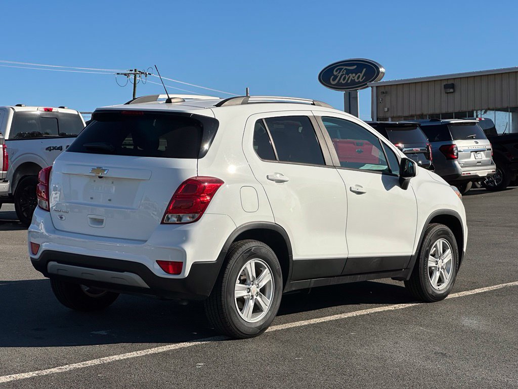 Used 2022 Chevrolet Trax LT w/ LT Convenience Package AWD/4WD image 9