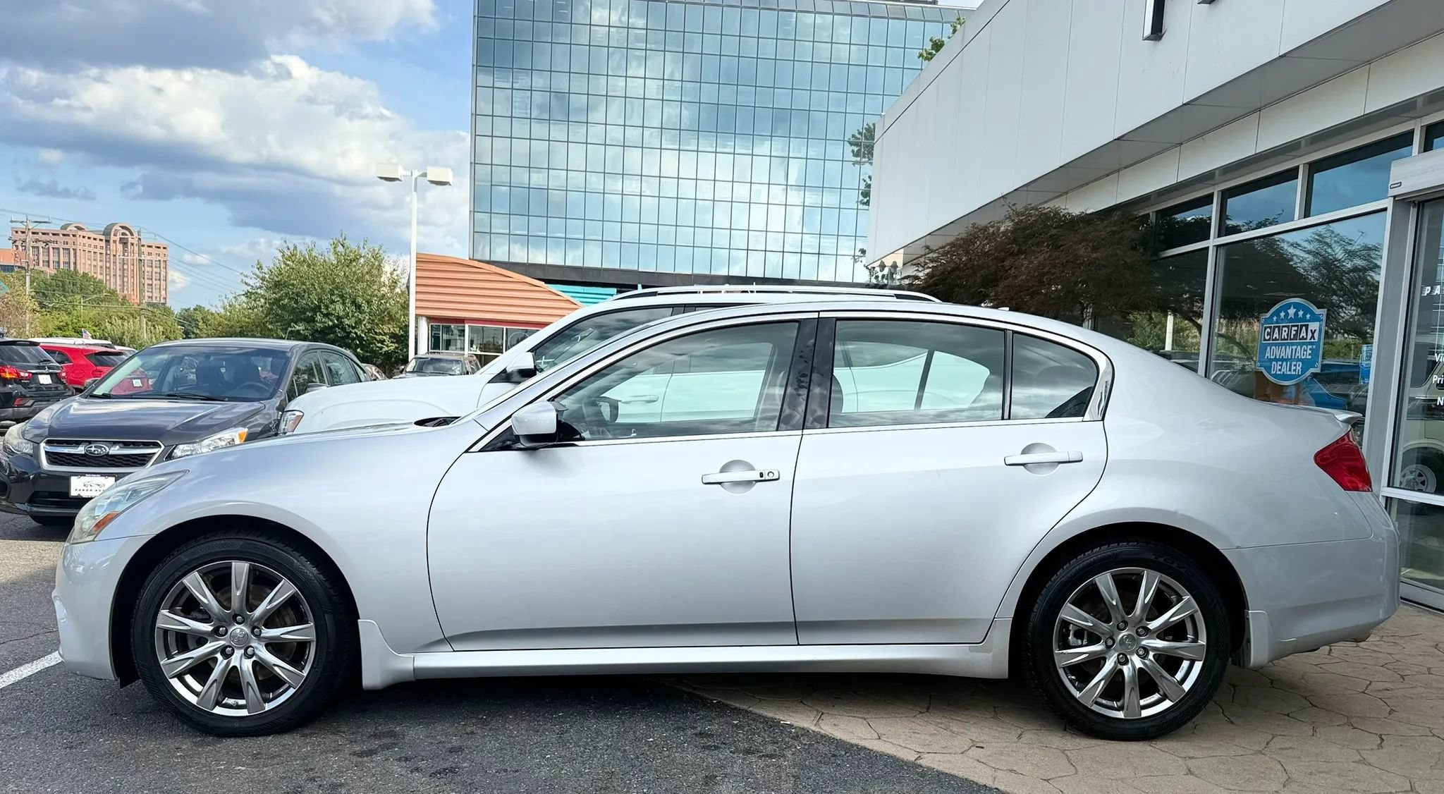 Used 2011 INFINITI G37 x Sedan w/ Premium Pkg AWD/4WD image 4