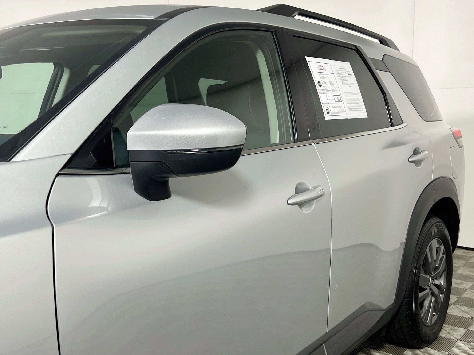 Used 2025 Nissan Pathfinder SV FWD image 13