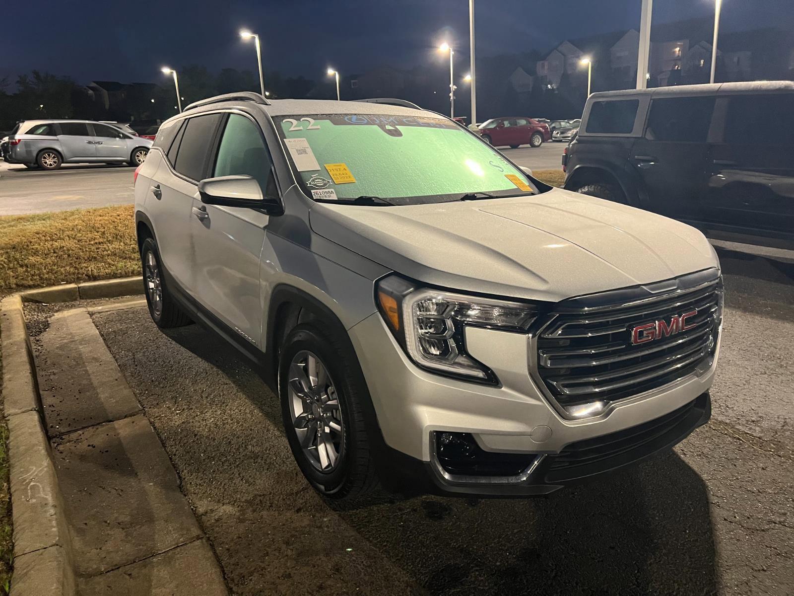Used 2022 GMC Terrain SLT image 6