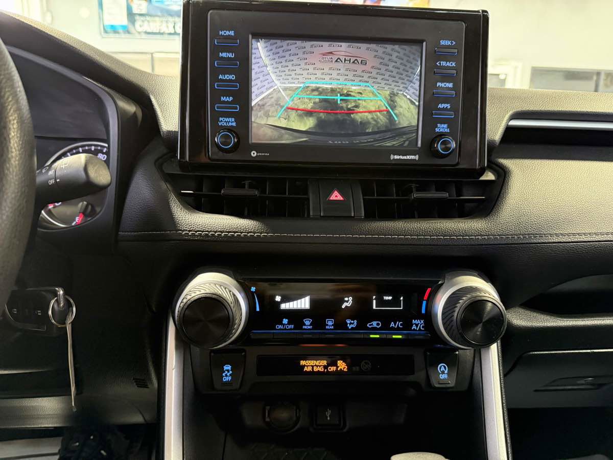 Used 2022 Toyota RAV4 LE image 21
