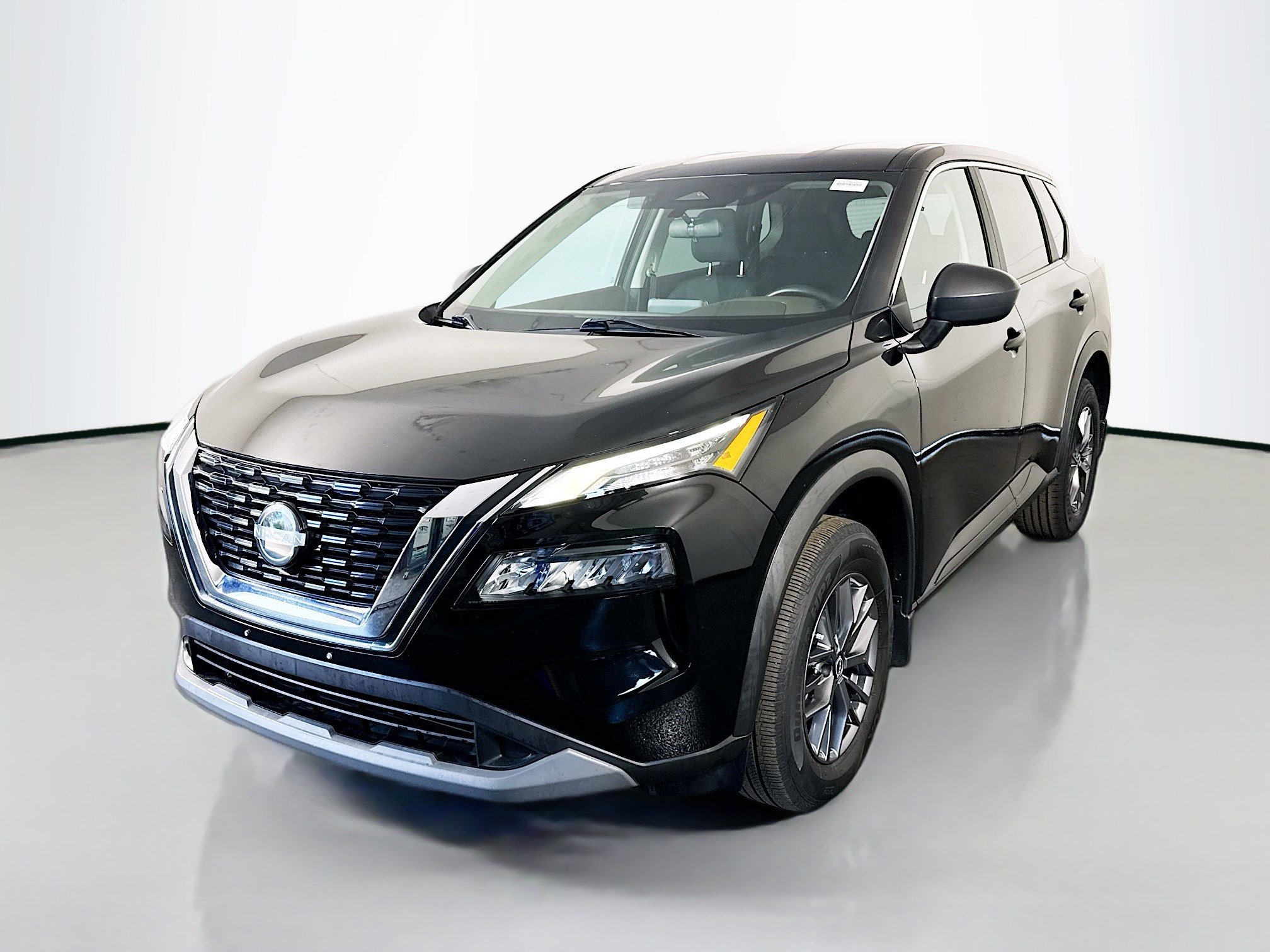 Used 2023 Nissan Rogue S image 4