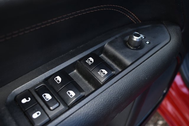 Used 2023 Jeep Compass Limited image 15