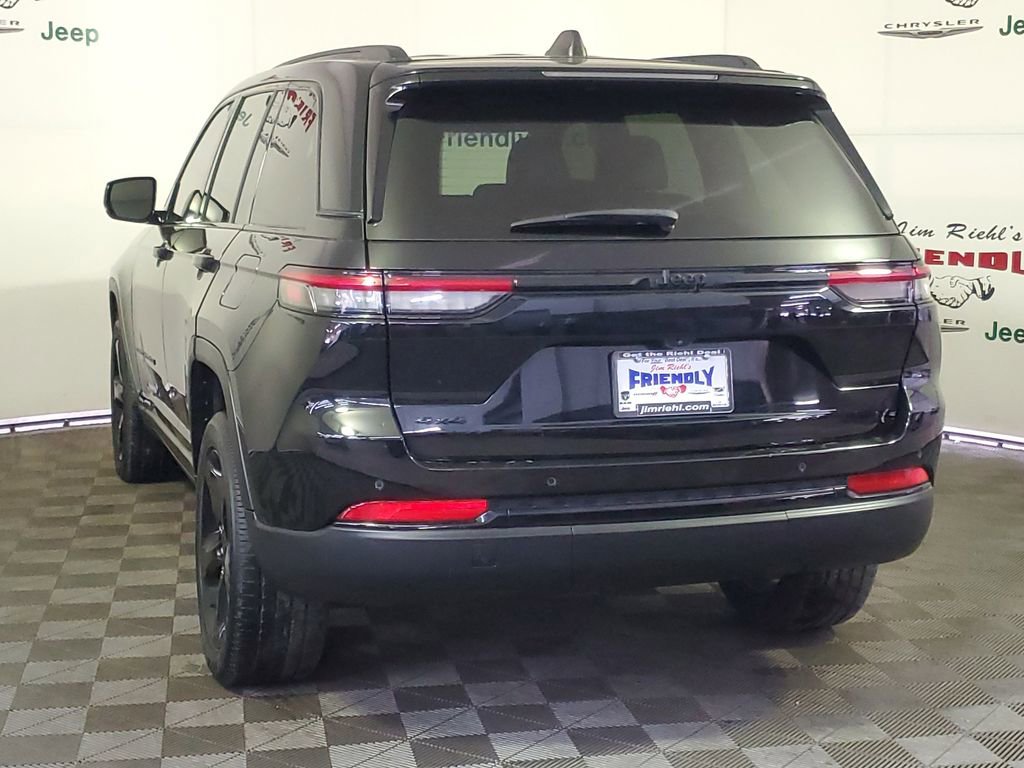 Used 2024 Jeep Grand Cherokee Altitude AWD/4WD image 4