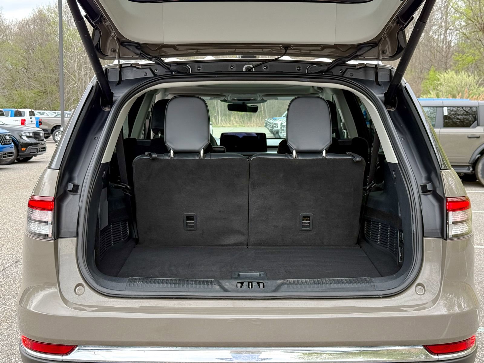 Used 2025 Lincoln Aviator AWD w/ Equipment Group 101A image 13