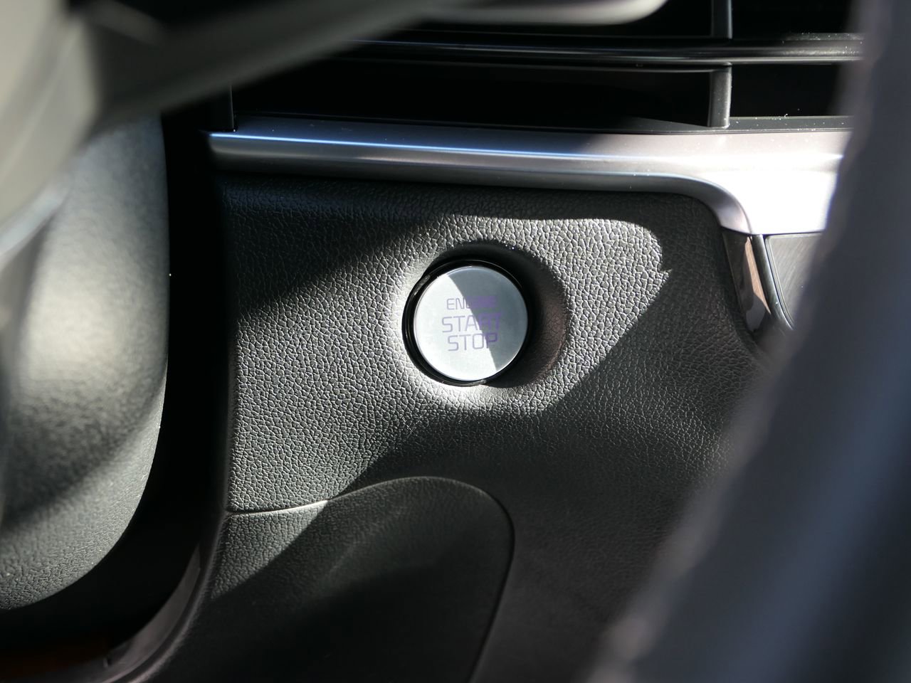 Used 2025 Kia Sorento EX w/ EX Panoramic Sunroof Package image 16