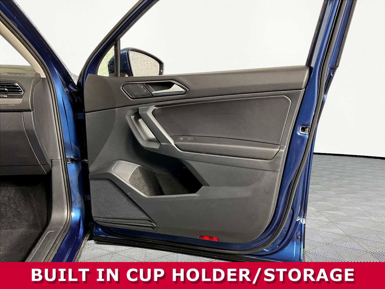 Used 2018 Volkswagen Tiguan SEL AWD/4WD image 28