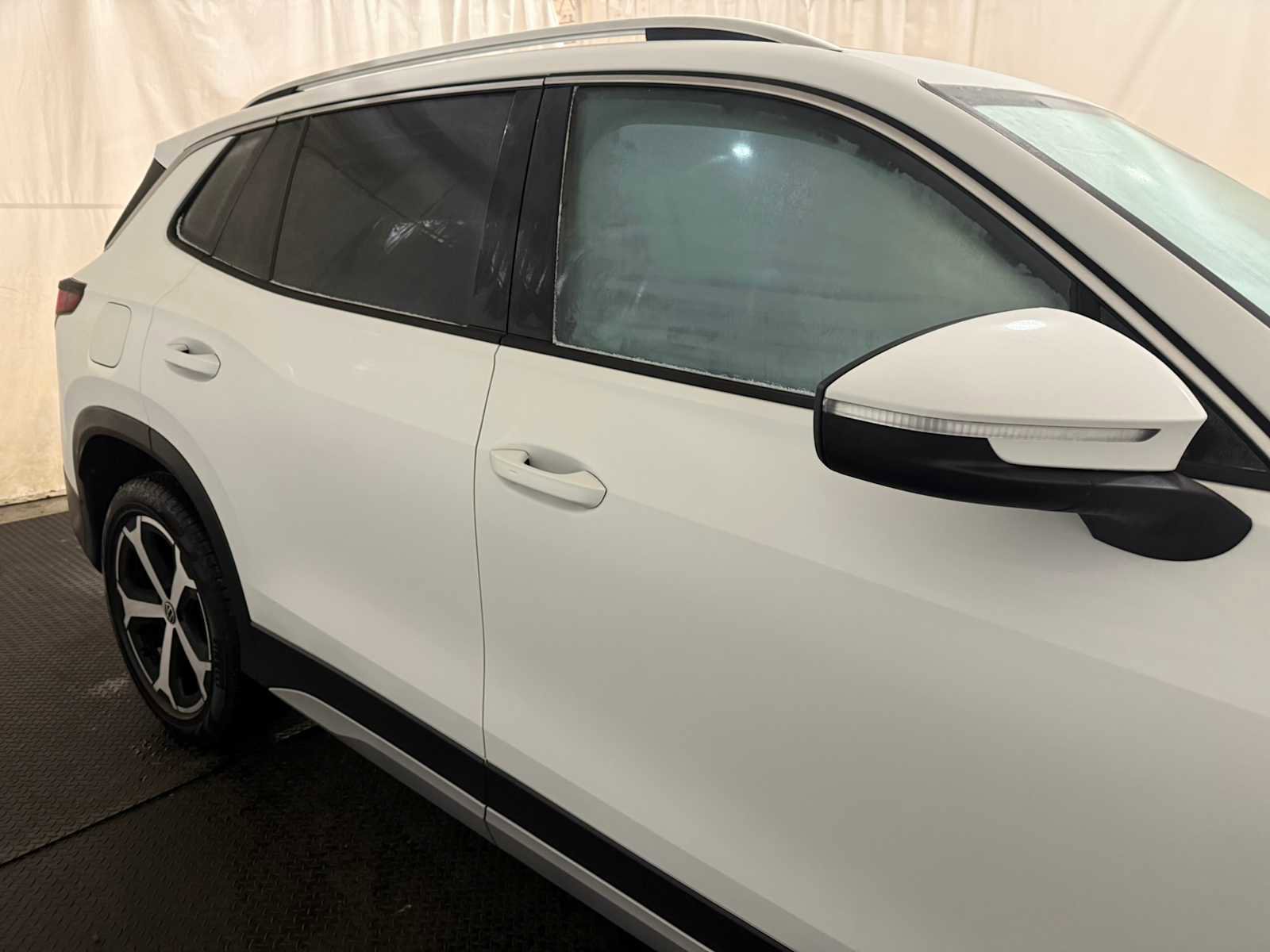 Certified 2025 Volkswagen Tiguan SE w/ Panoramic Sunroof Package image 11