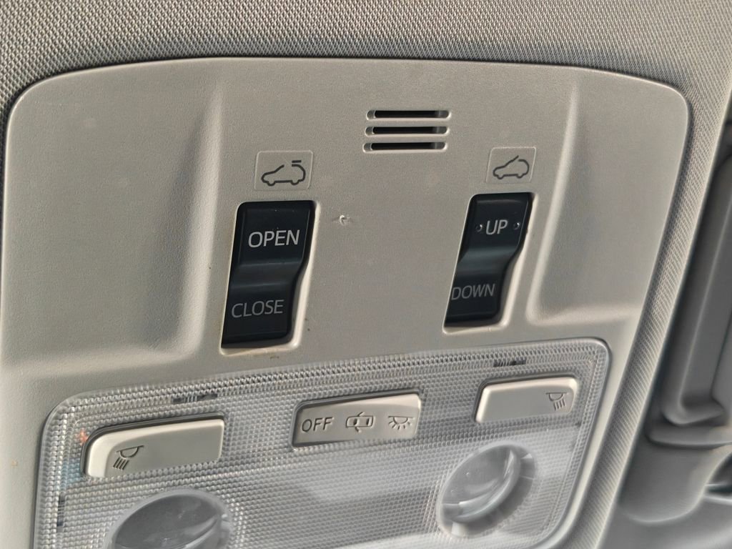 Used 2015 Toyota RAV4 XLE AWD/4WD image 9