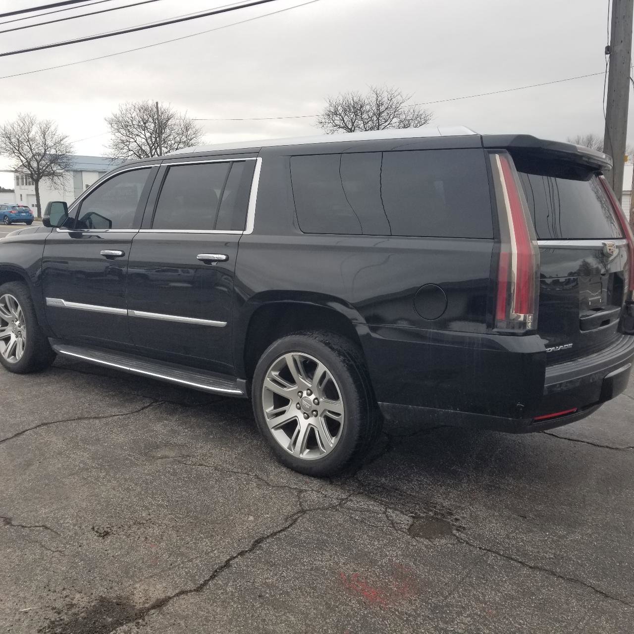 Used 2015 Cadillac Escalade ESV Premium AWD/4WD image 3