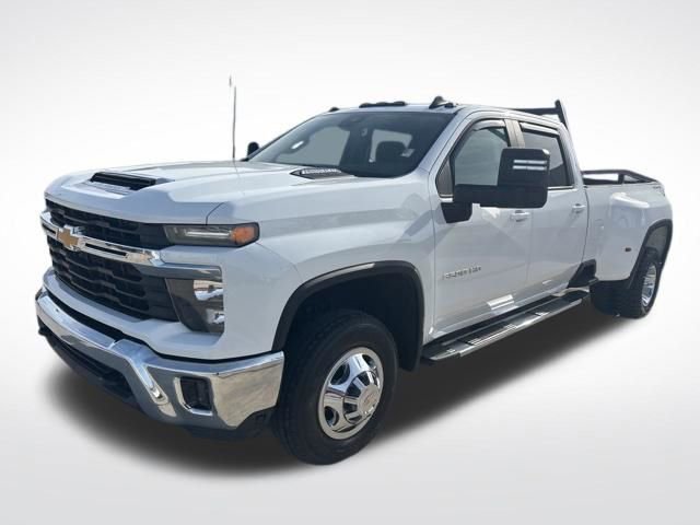 Used 2024 Chevrolet Silverado 3500 LT w/ Convenience Package image 4