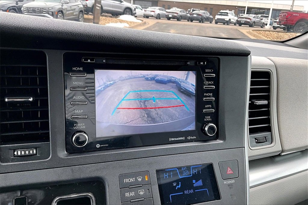 Used 2020 Toyota Sienna LE image 21