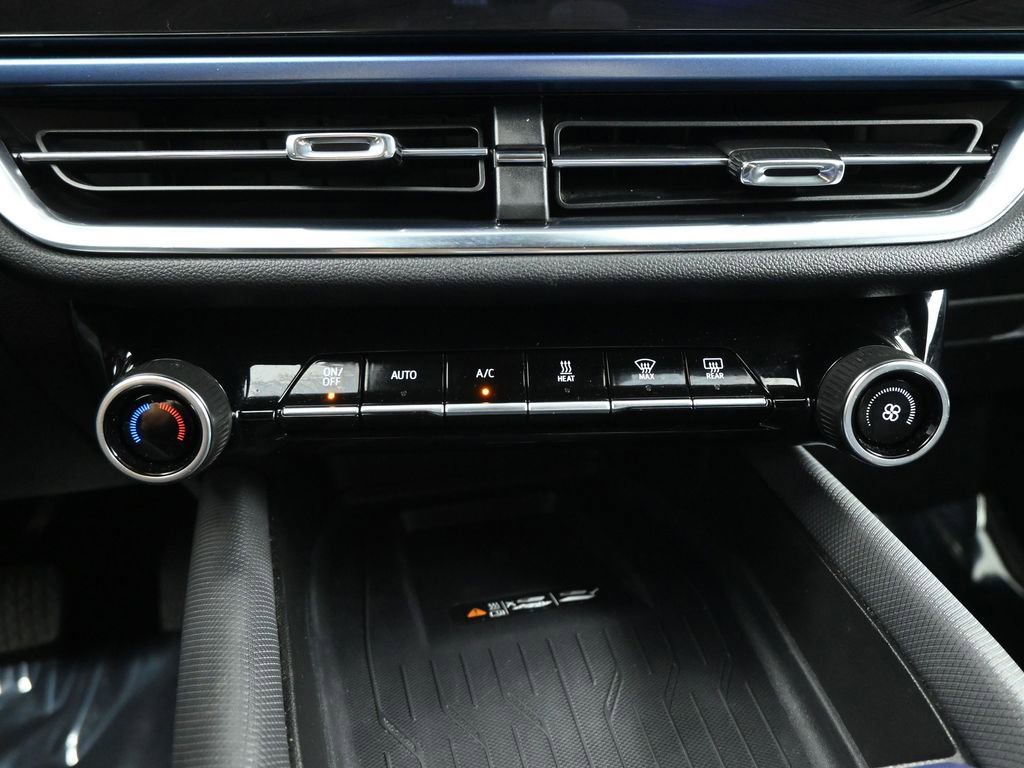 Used 2025 Chevrolet Equinox EV LT w/ Convenience Package image 11