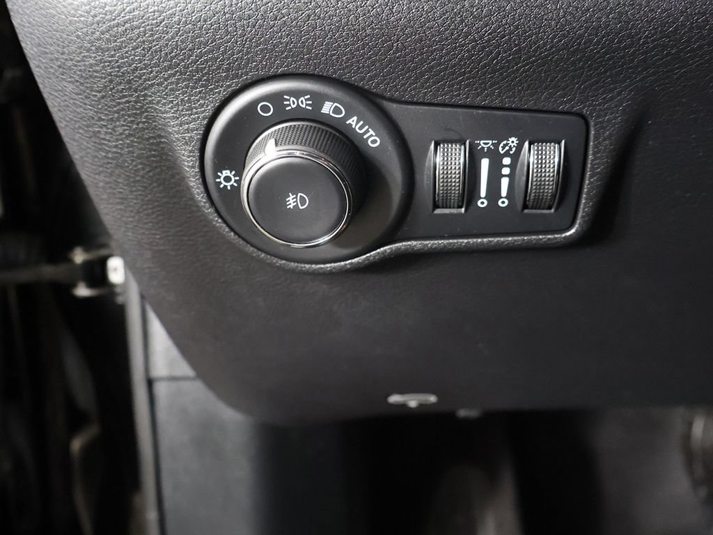 Used 2022 Jeep Compass Trailhawk w/ Trailhawk Convenience Group AWD/4WD image 33