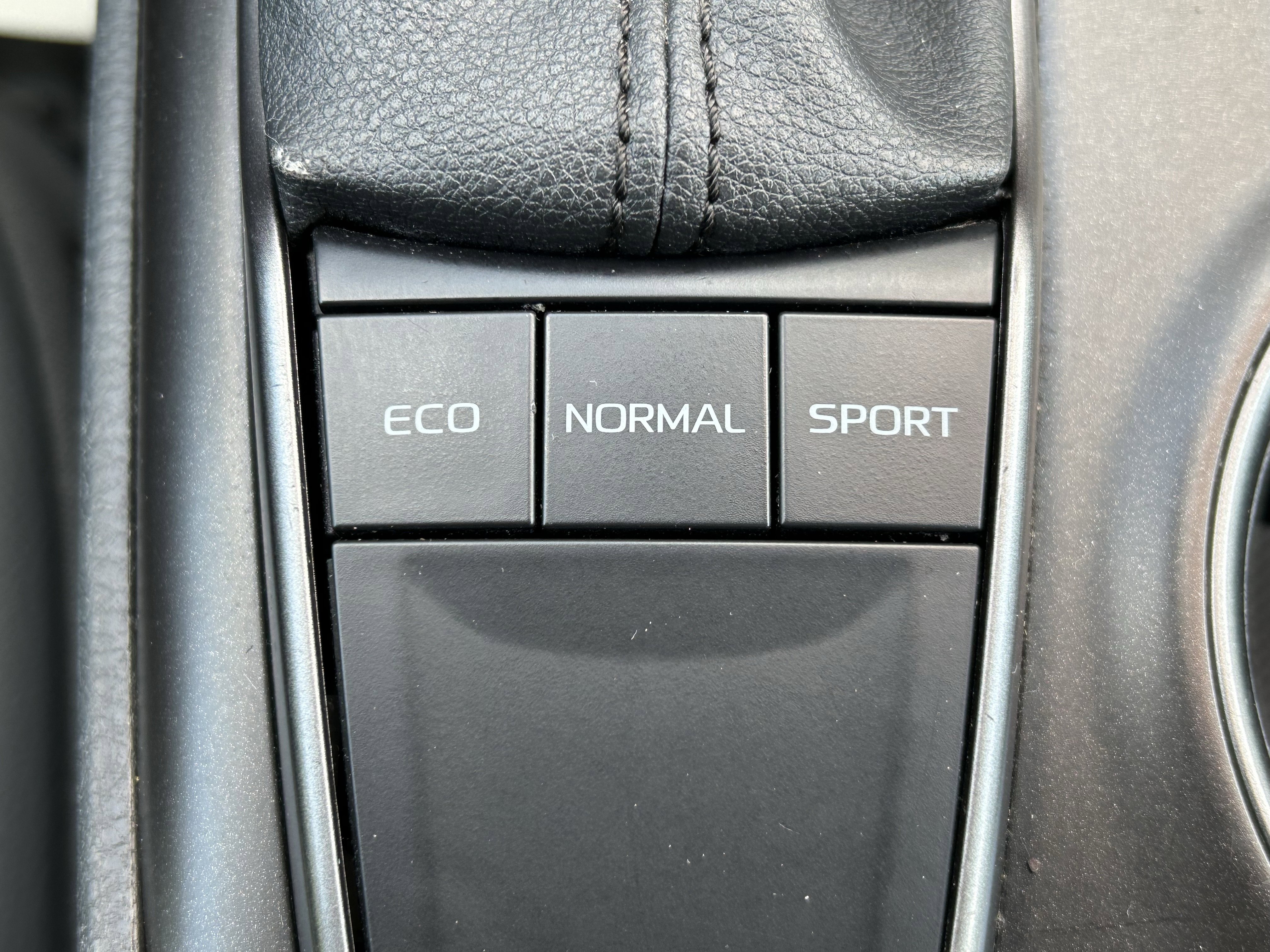 Used 2024 Toyota Camry SE FWD image 29