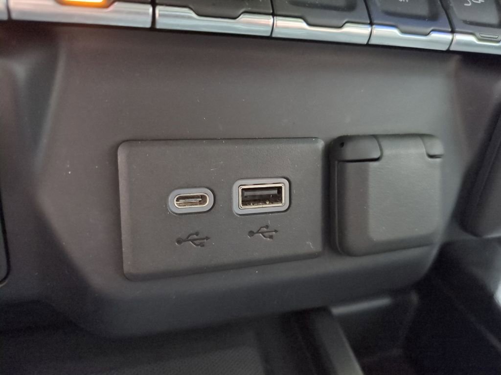 Used 2019 Chevrolet Silverado 1500 High Country w/ Technology Package image 39