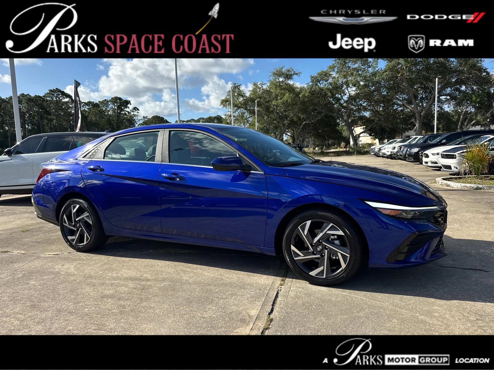 Used 2025 Hyundai Elantra SEL FWD image 1