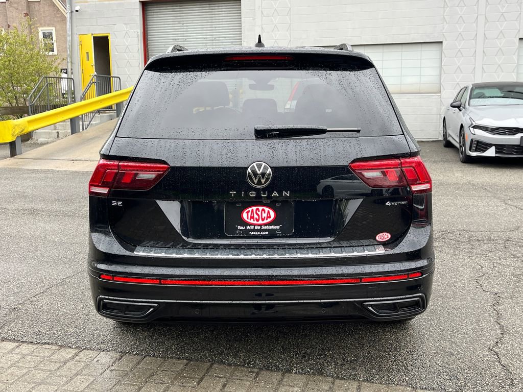 Used 2024 Volkswagen Tiguan SE R-Line AWD/4WD image 3