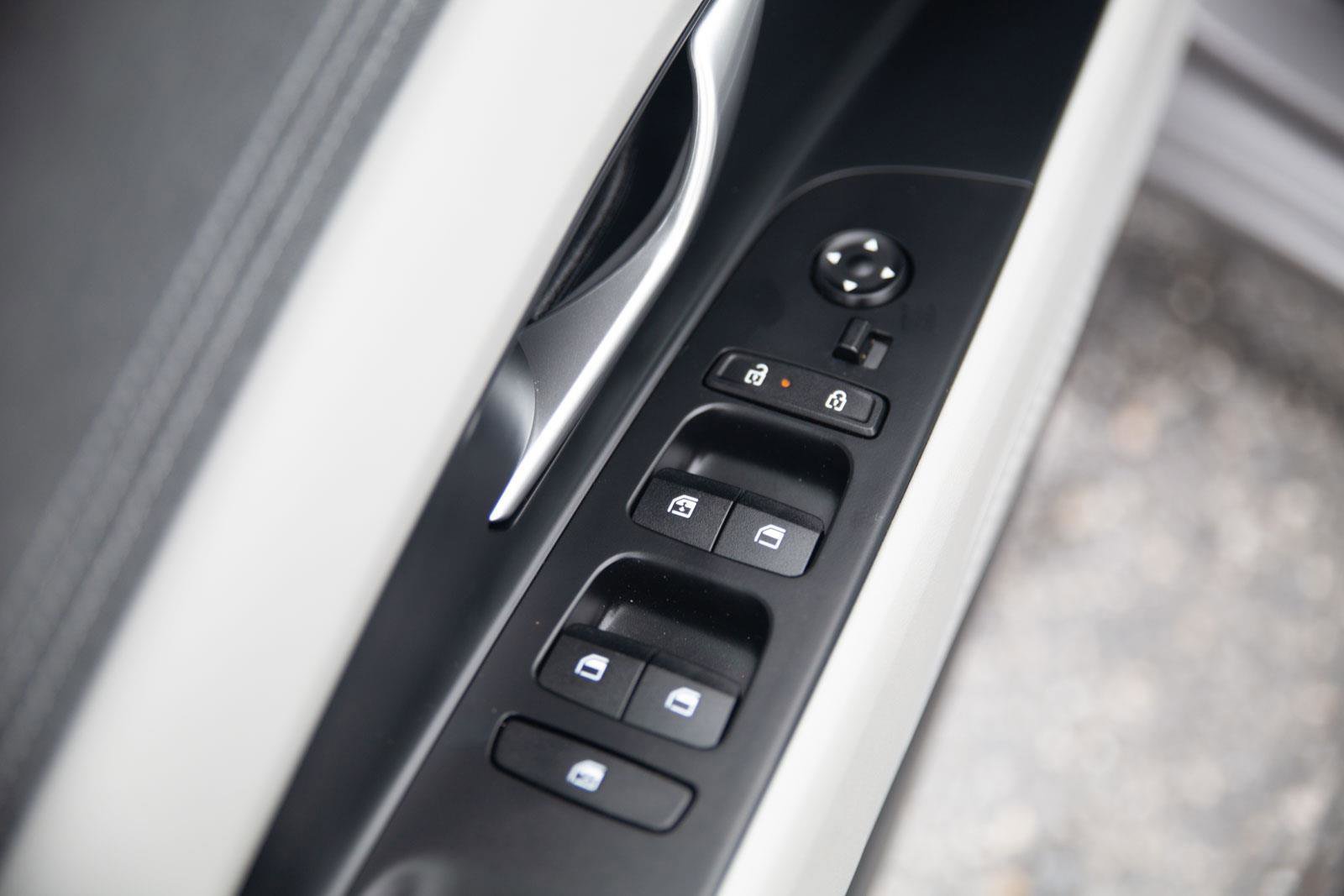 Used 2025 Hyundai Elantra Limited image 19