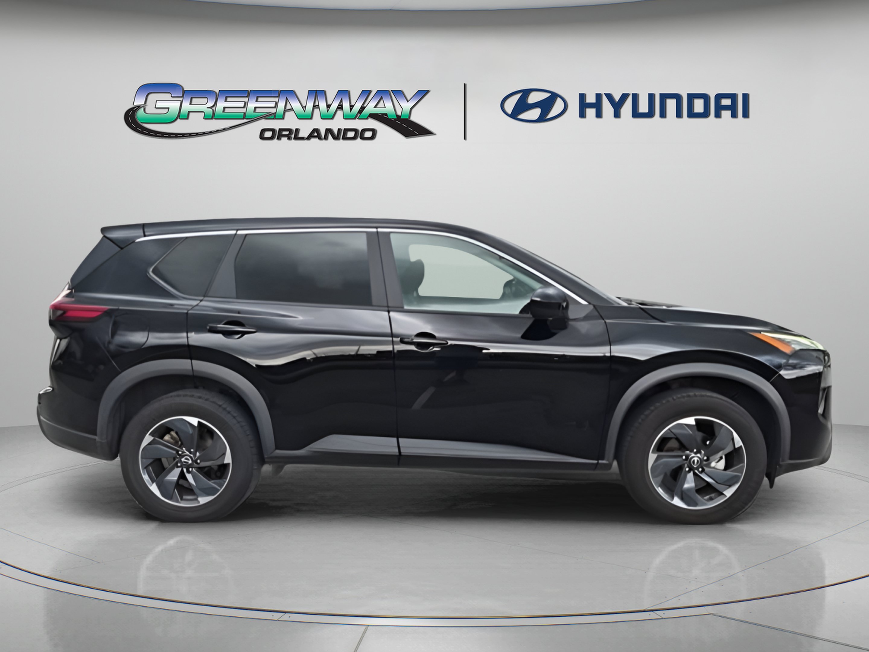 Used 2024 Nissan Rogue SV AWD/4WD image 4