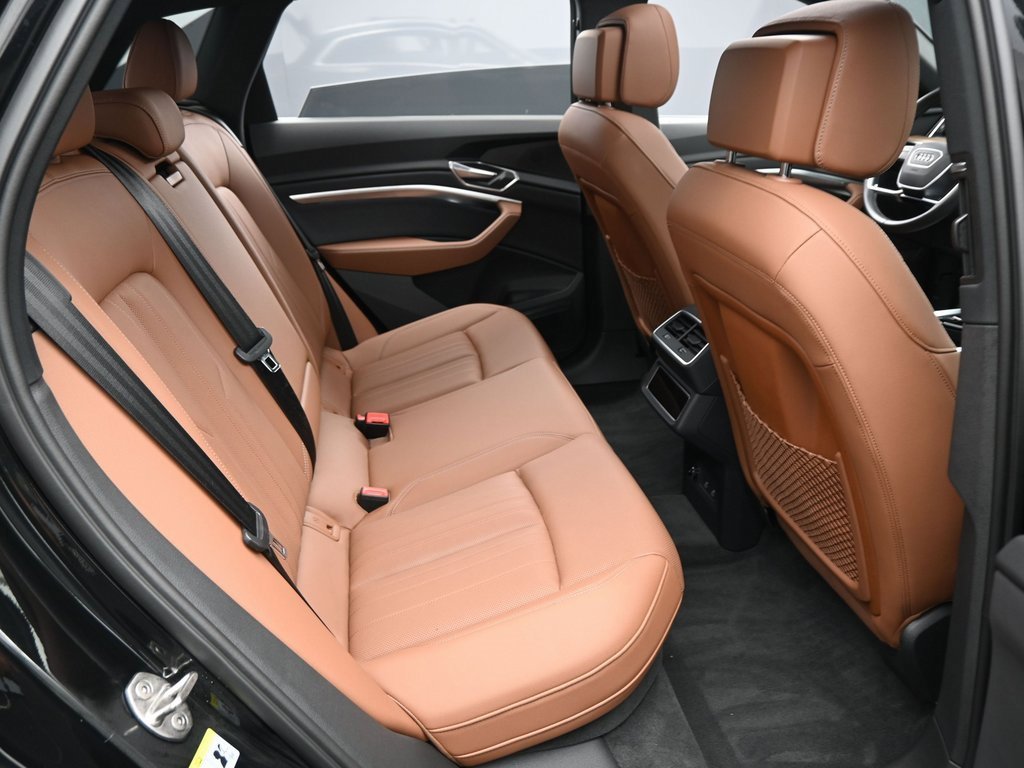 Used 2024 Audi Q8 e-tron Premium Plus image 38
