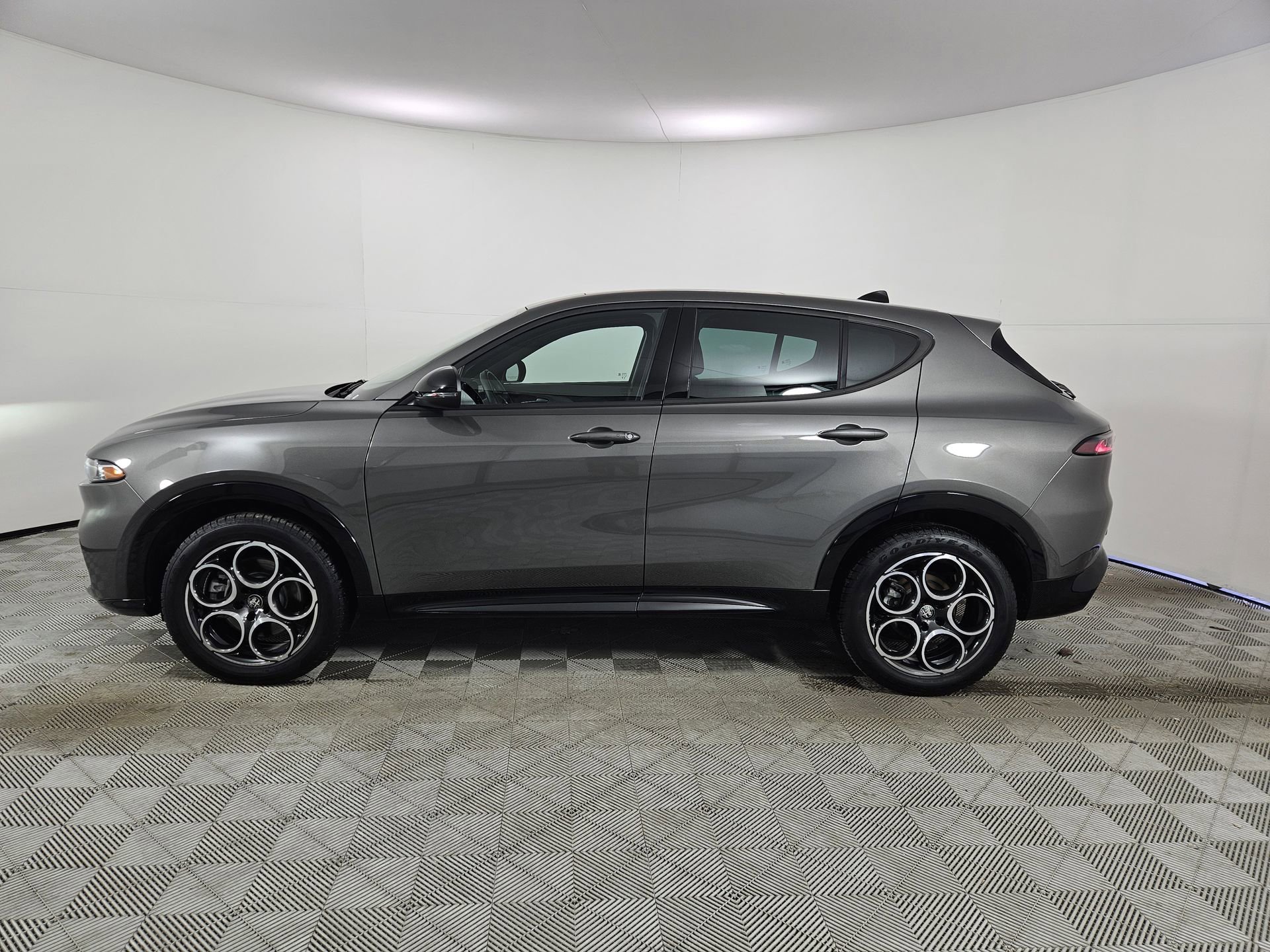 Used 2025 Alfa Romeo Tonale AWD/4WD image 4