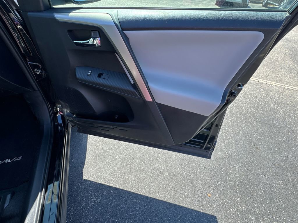 Used 2015 Toyota RAV4 Limited image 14