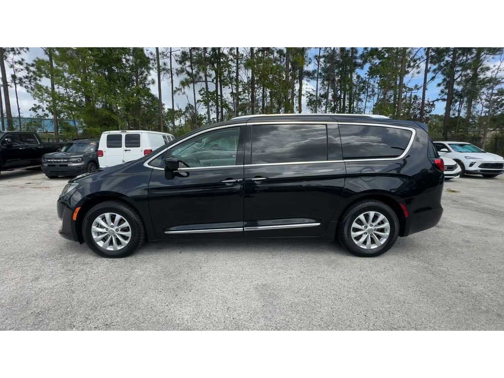 Used 2019 Chrysler Pacifica Touring-L FWD image 5