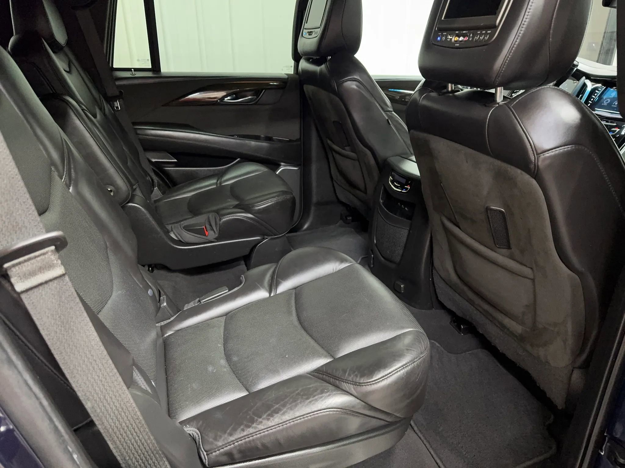 Used 2018 Cadillac Escalade Platinum AWD/4WD image 18