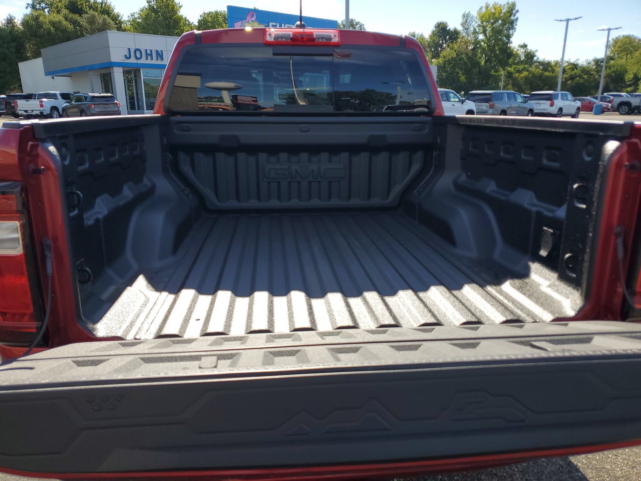 New 2026 GMC Canyon Denali w/ LPO, Black Badging Package AWD/4WD image 9
