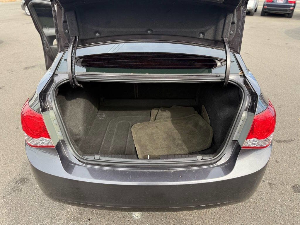 Used 2014 Chevrolet Cruze LS image 16