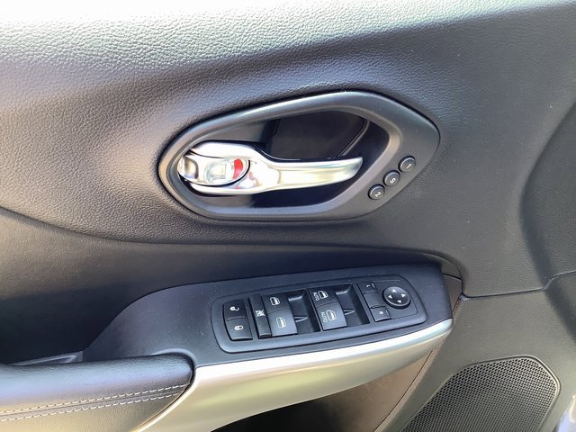 Used 2020 Jeep Cherokee High Altitude image 10