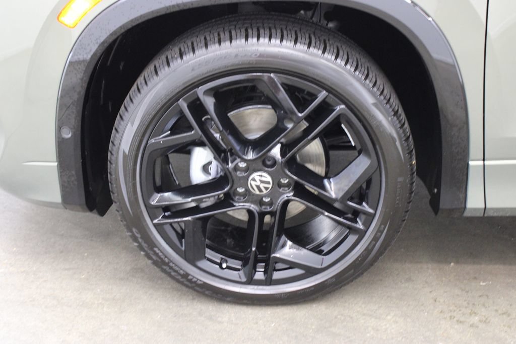 New 2026 Volkswagen Tiguan SE R-Line FWD image 28