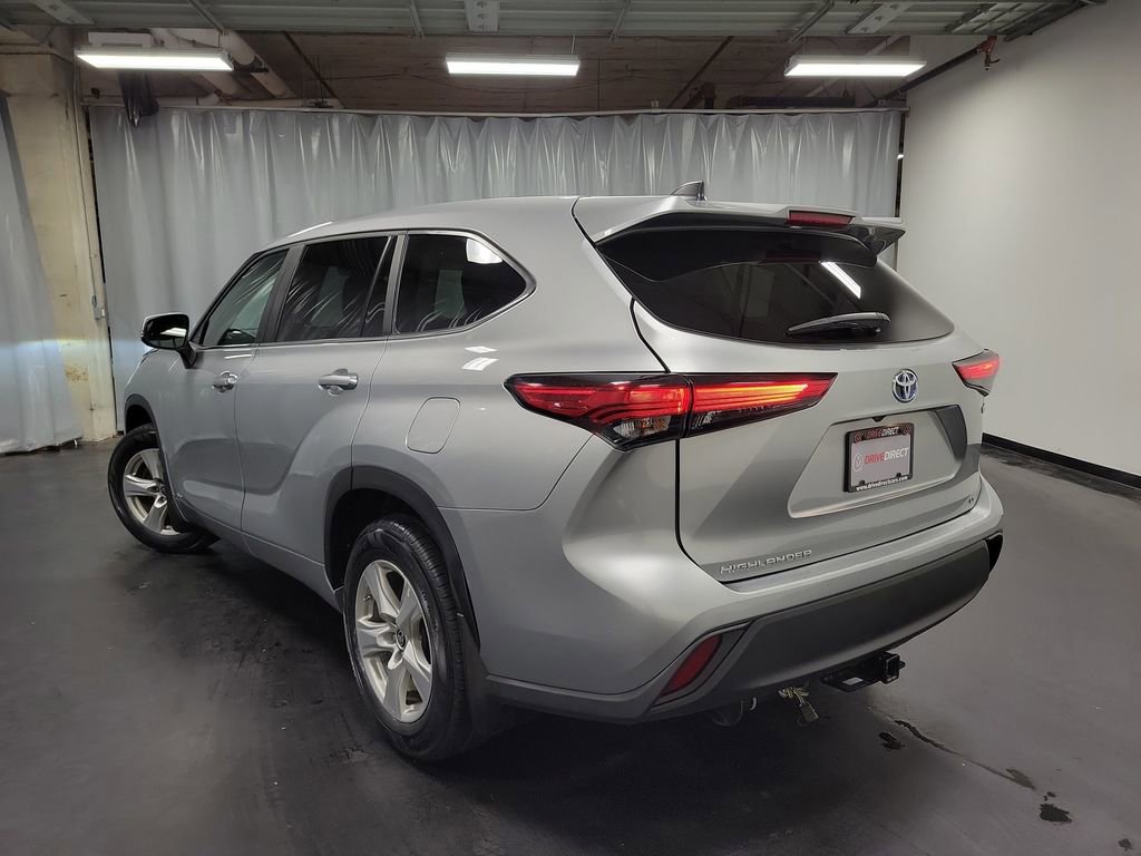 Used 2023 Toyota Highlander LE image 6