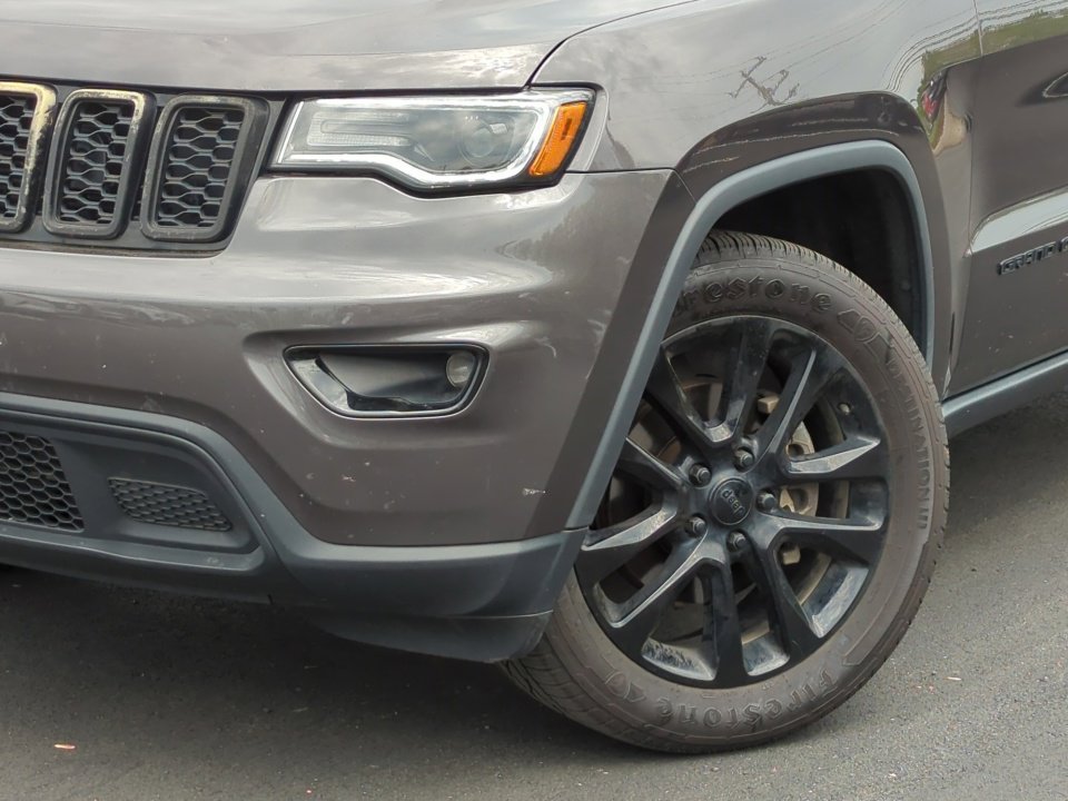 Used 2019 Jeep Grand Cherokee Laredo w/ Security & Convenience Group AWD/4WD image 35