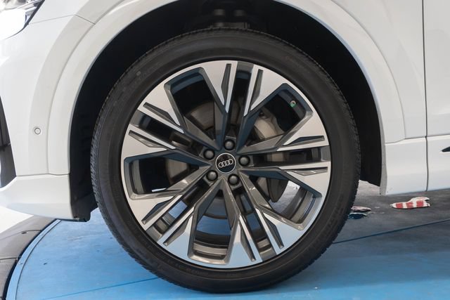 Used 2025 Audi Q8 Premium Plus AWD/4WD image 2