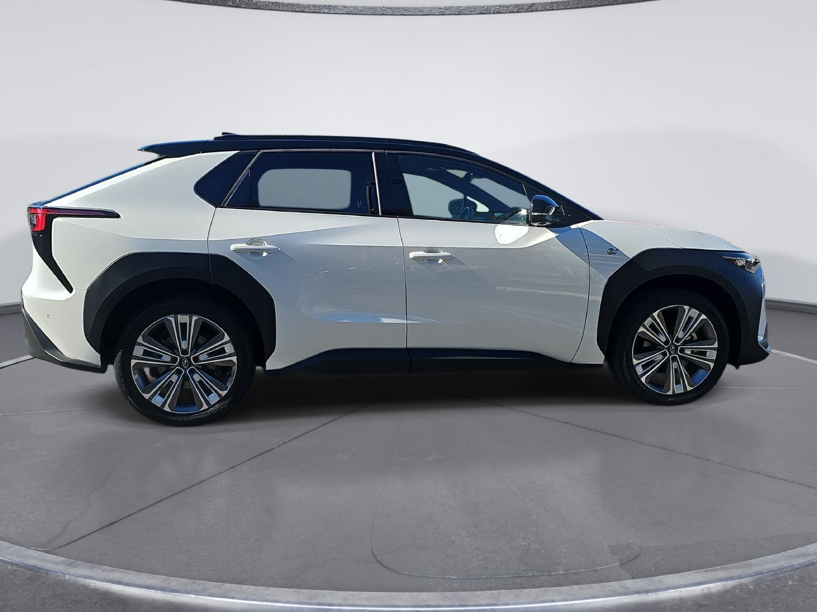 Certified 2023 Subaru Solterra AWD image 2