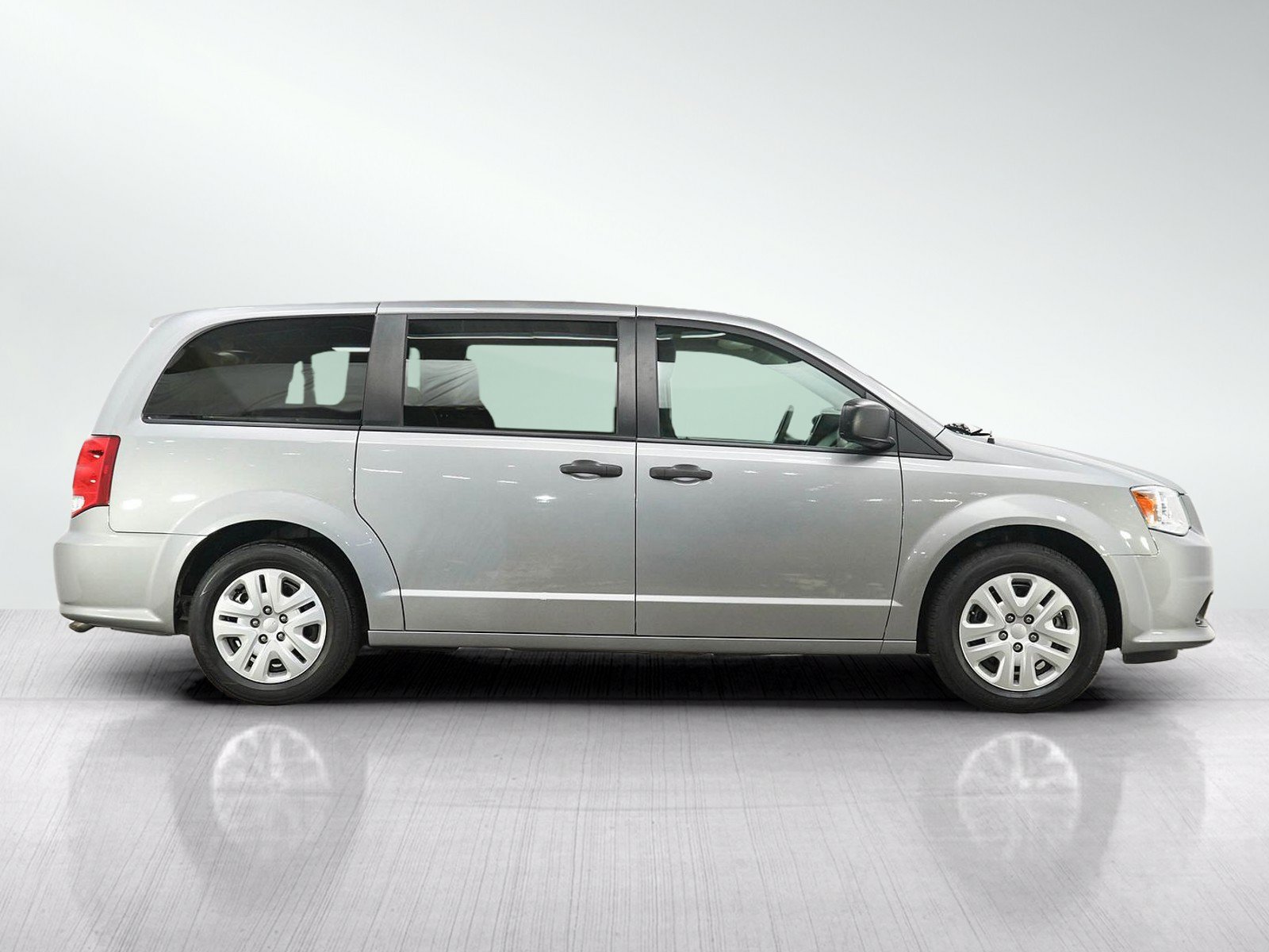 Used 2020 Dodge Grand Caravan SE w/ UConnect Hands-Free Group FWD image 6