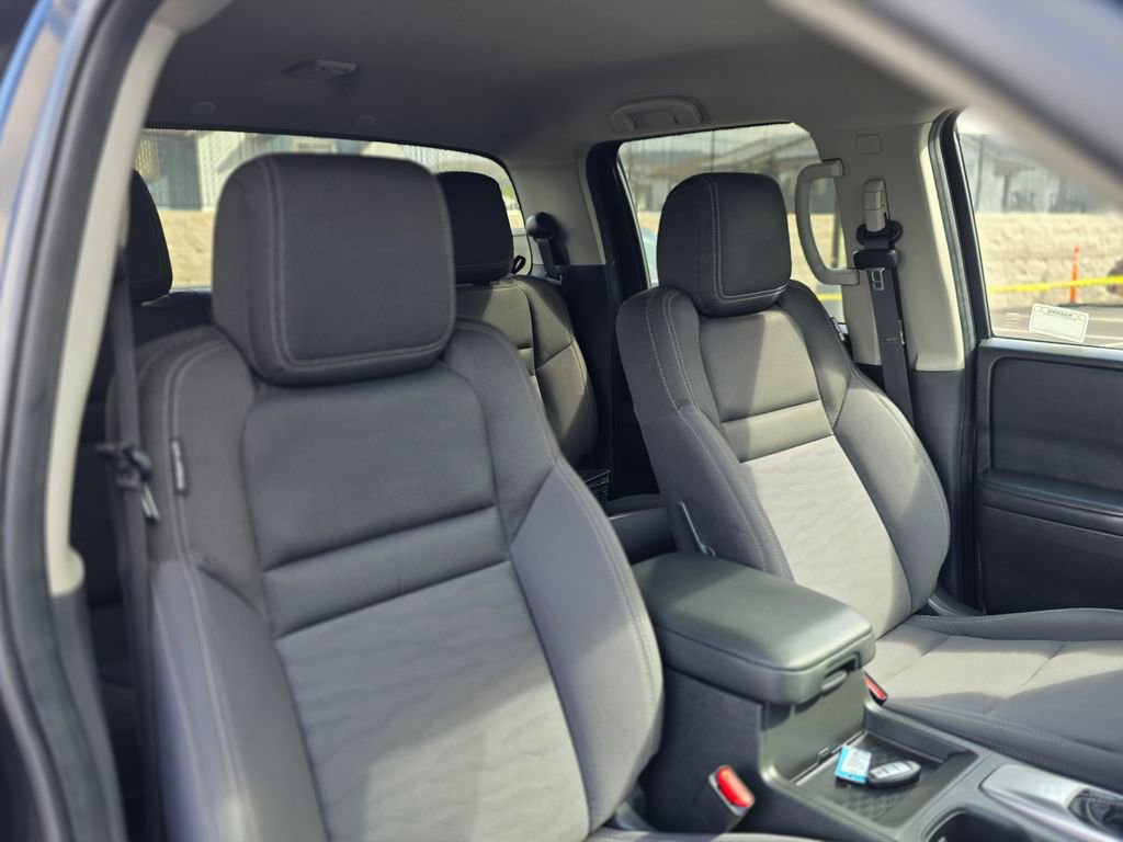 Used 2023 Nissan Frontier SV image 11