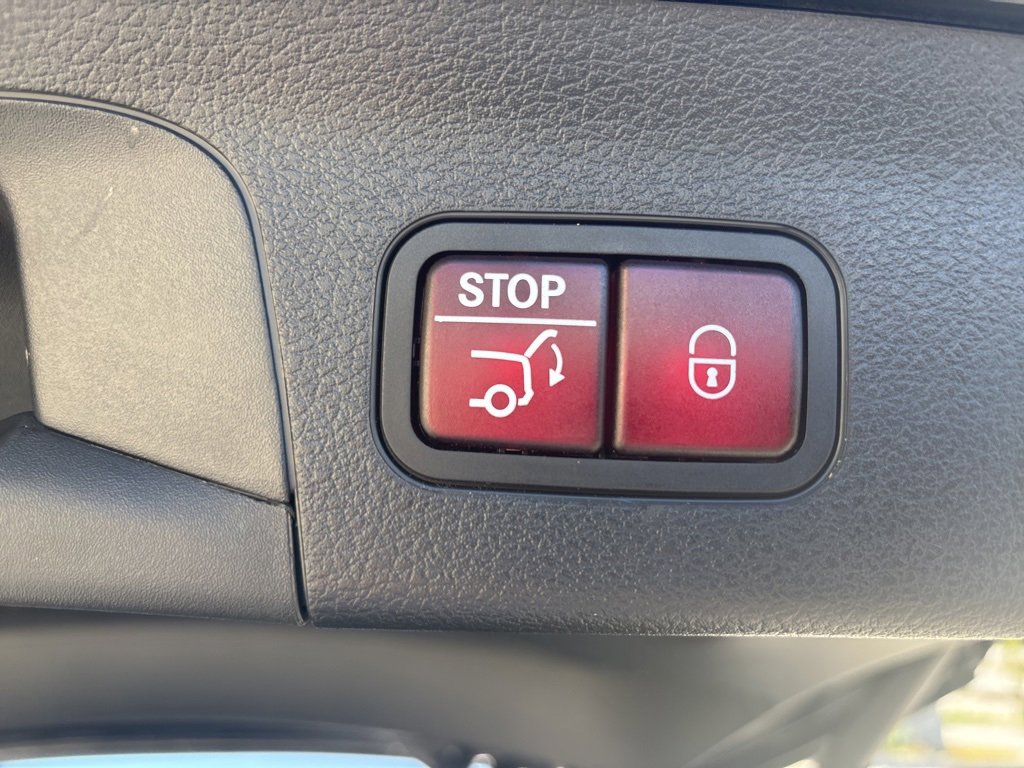 Used 2025 Mercedes-Benz GLS 450 4MATIC image 11