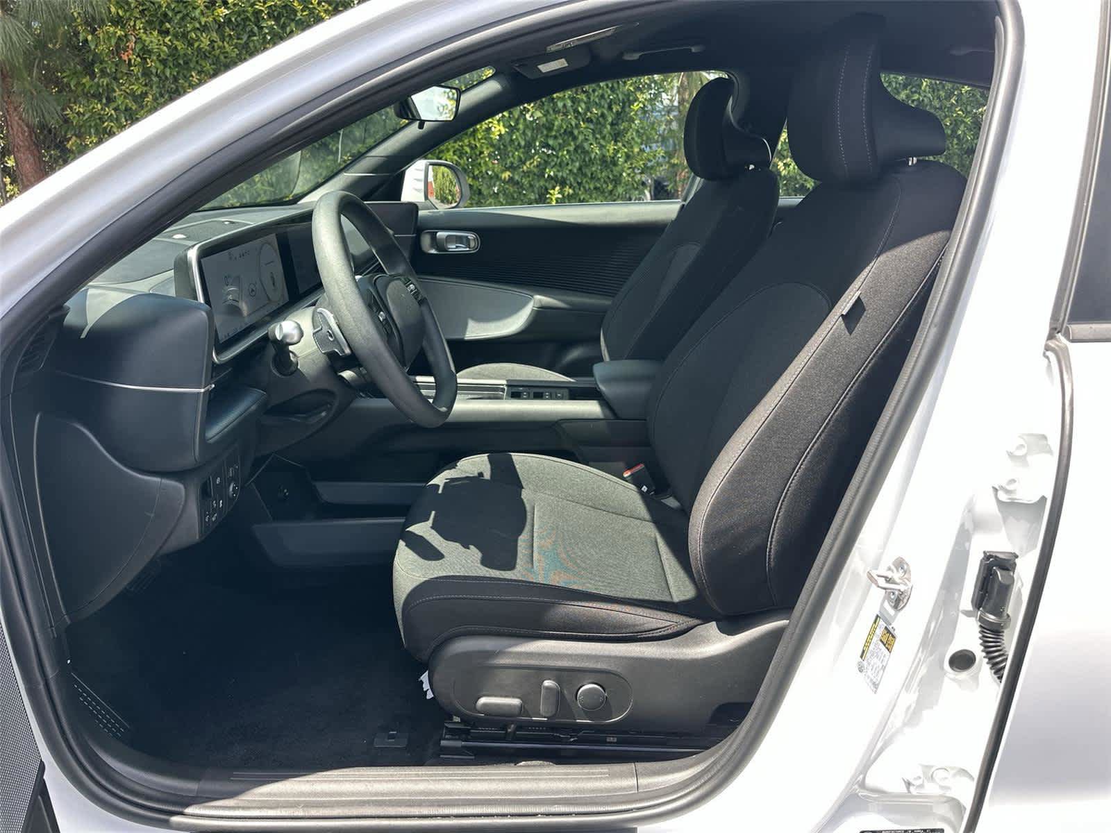 Used 2024 Hyundai Ioniq 6 SE RWD image 12
