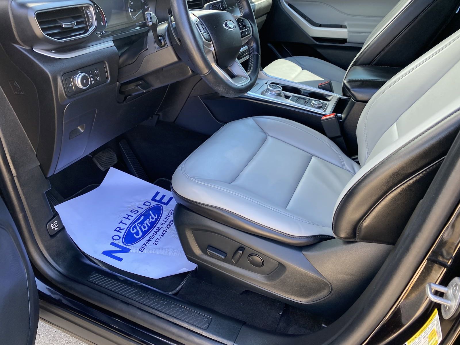 Used 2021 Ford Explorer XLT w/ Equipment Group 202A AWD/4WD image 9