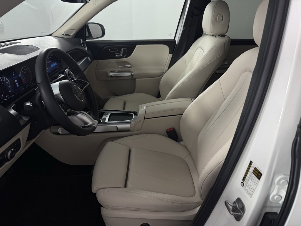 Used 2025 Mercedes-Benz GLB 250 4MATIC image 10
