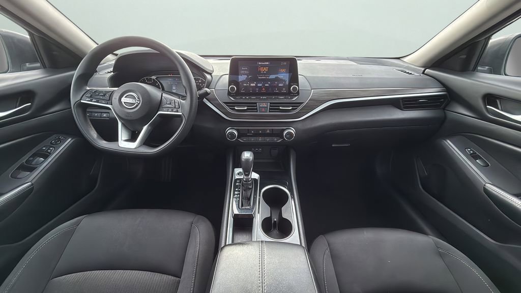 Used 2024 Nissan Altima 2.5 SV FWD image 14