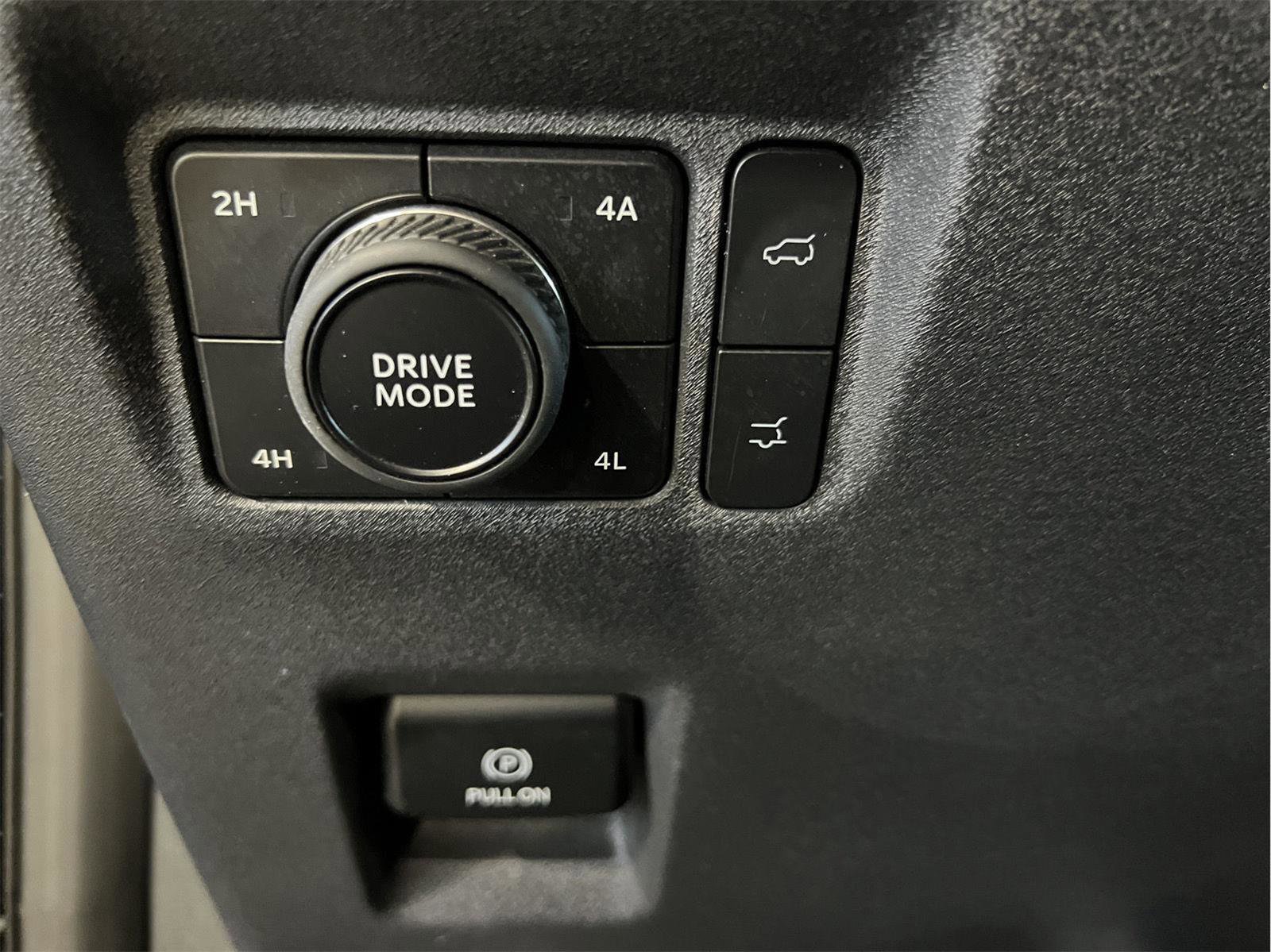 Used 2025 Ford Expedition Active image 15