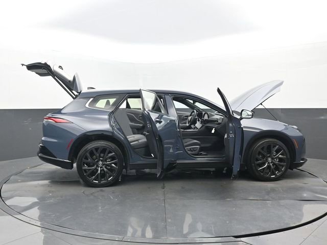 Used 2025 Toyota Crown Signia w/ Advanced Technology Package image 32