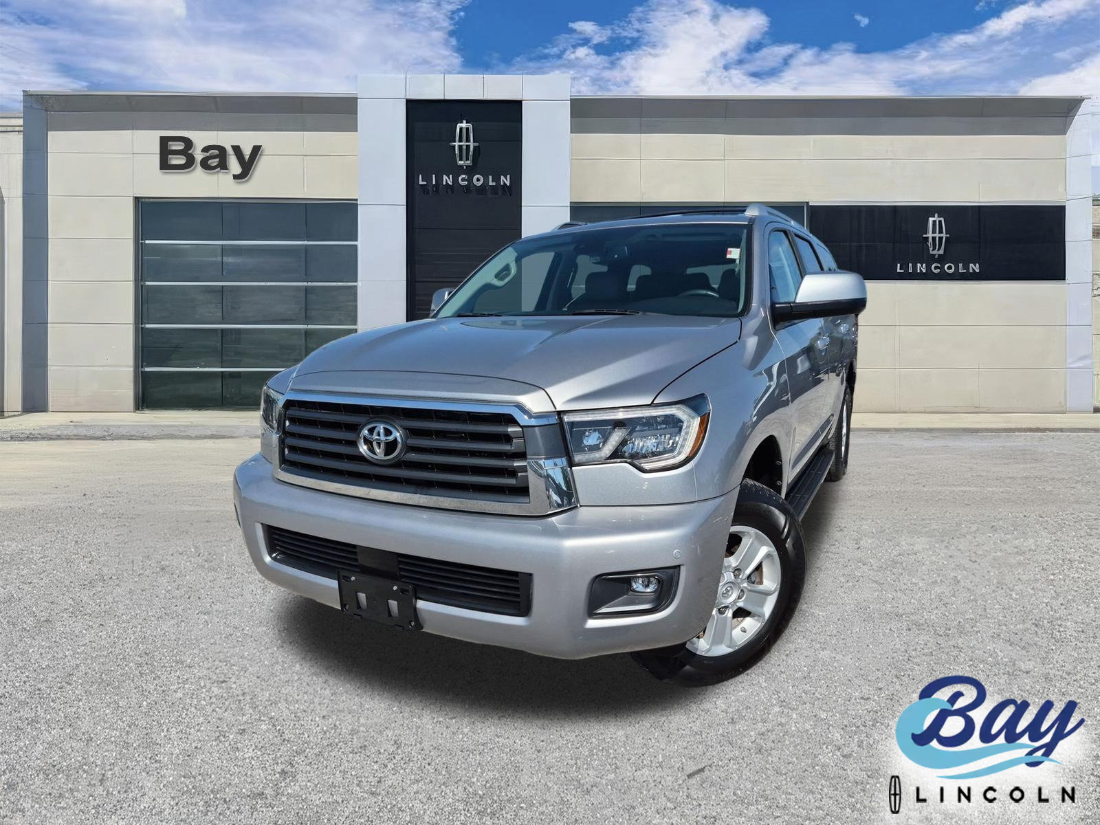 Used 2018 Toyota Sequoia SR5 w/ Premium Package AWD/4WD image 1