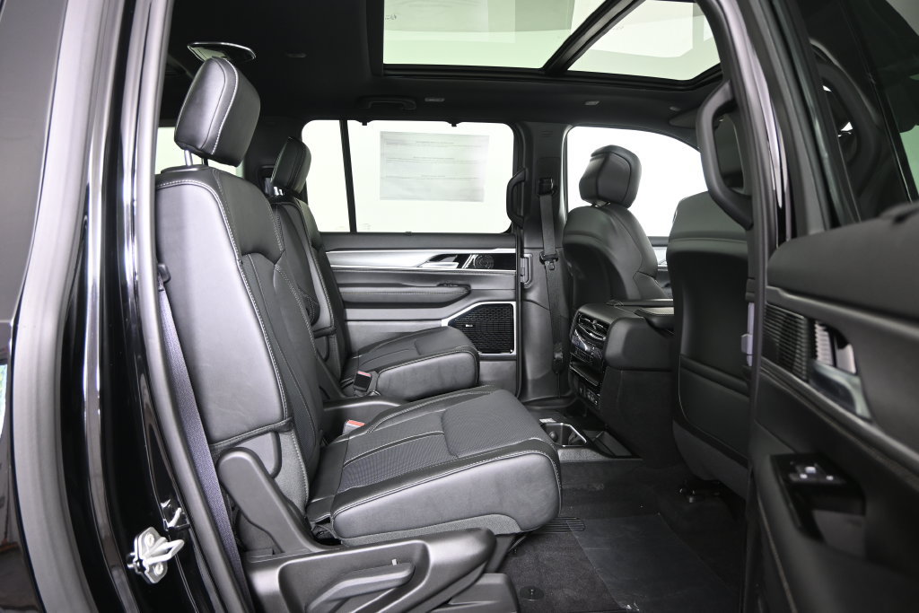 New 2026 Jeep Grand Wagoneer L Limited AWD/4WD image 16